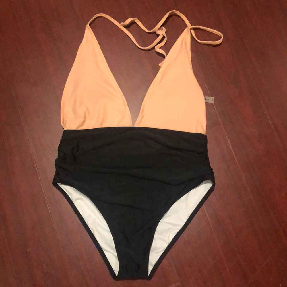 NWOT Woman’s one piece bathing suit (M)